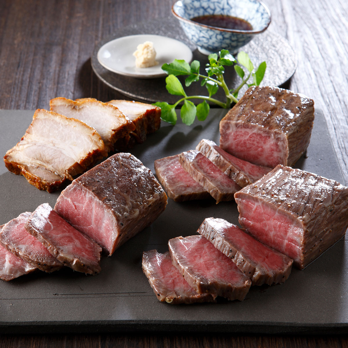 黒毛和牛ローストビーフ3種と黒豚焼豚セット